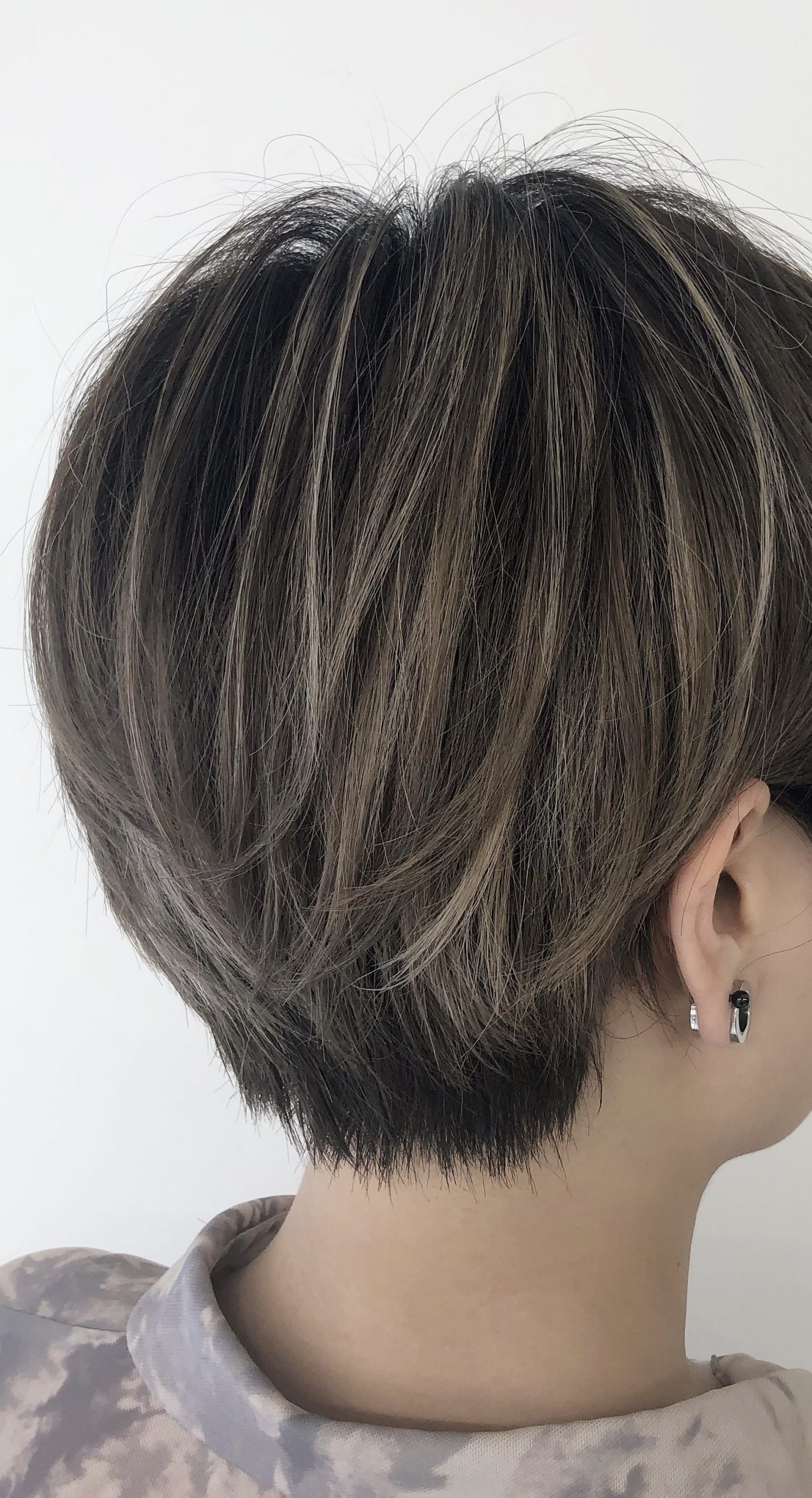 白髪ぼかし もう白髪染めは使わない 白髪を生かしたヘアカラーとは 奈良 京都 大阪の美容室 ハピネス 白髪ぼかし もう白髪染めは使わない 白髪を生かしたヘアカラーとは 奈良 京都 大阪の美容室 ハピネス